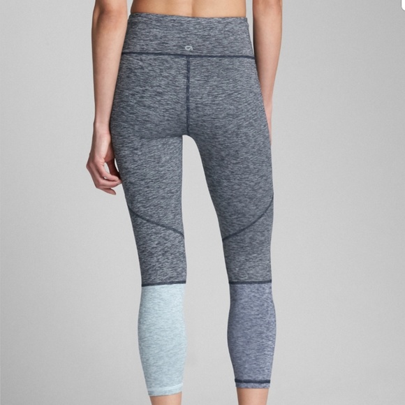 GAP 7/8 high waisted Workout Legging - Picture 3 of 4